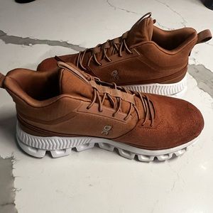 Size 6, On Cloud Hi x 1, mocha color